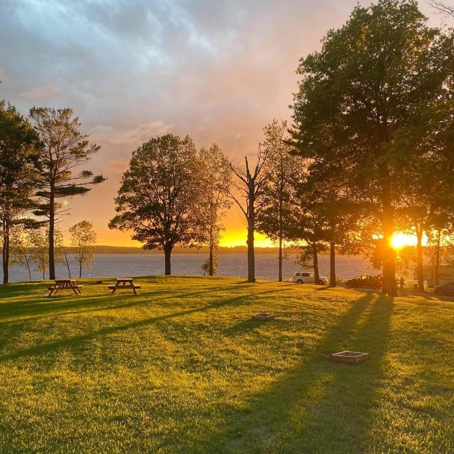 Stoco Lake Lodge Tweed ภายนอก รูปภาพ